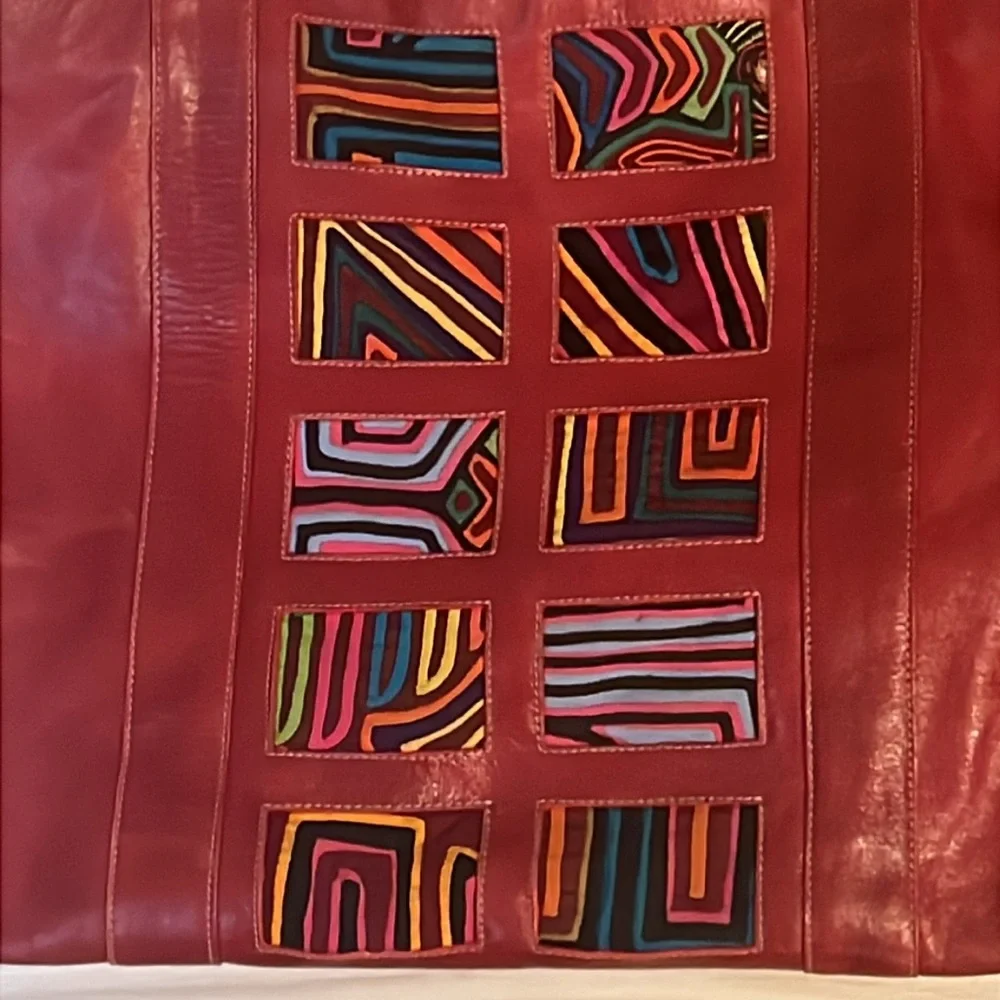 N/A red leather